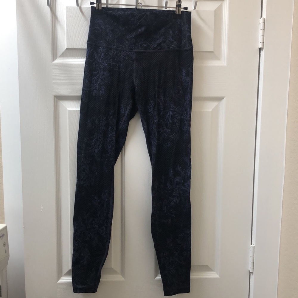 LIKE NEW! Lululemon Wunder Under High Rise Tight 28” - Picture 4 of 14